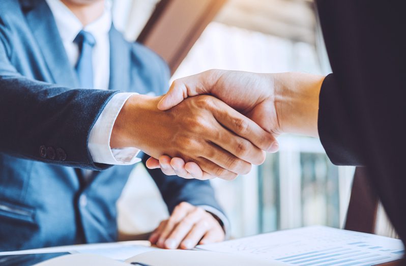 Summit-Financial-of-South-Carolina-financial-people-shaking-hands